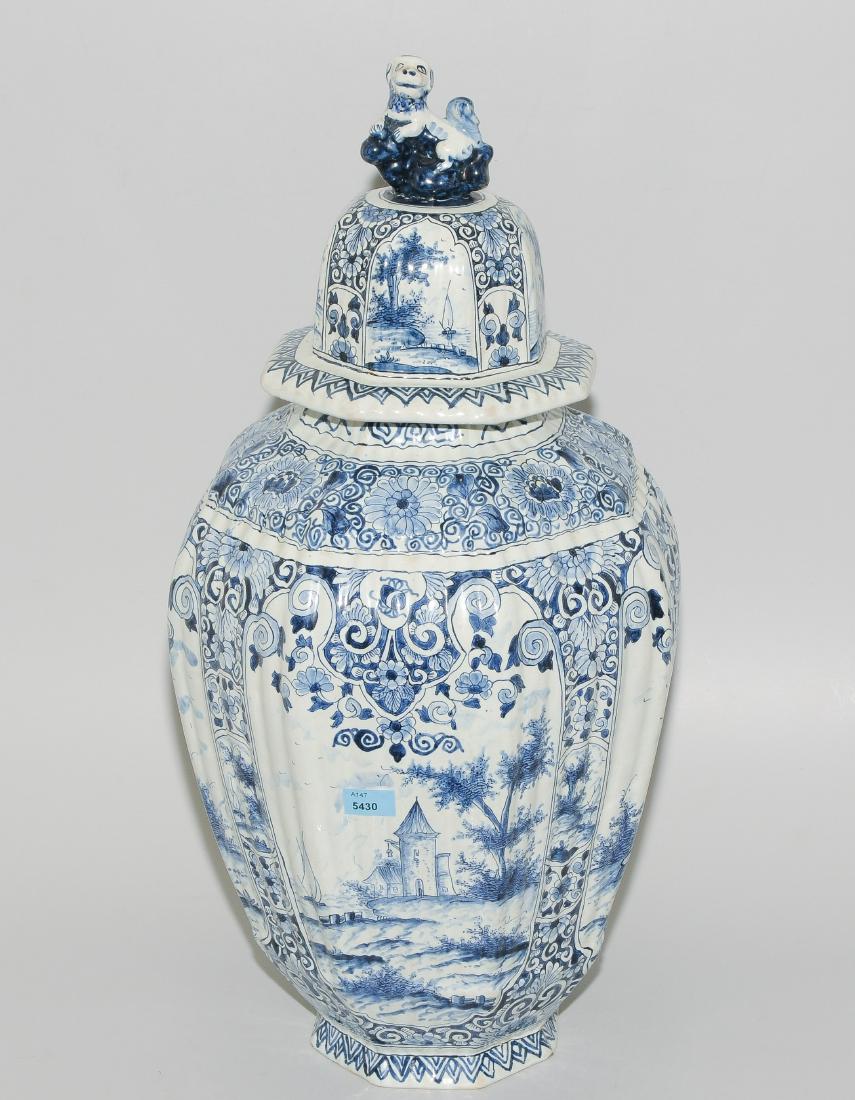 Deckelvase Delft, Ende 19.Jh. Keramik. Landschaftszenen (1 of 1)