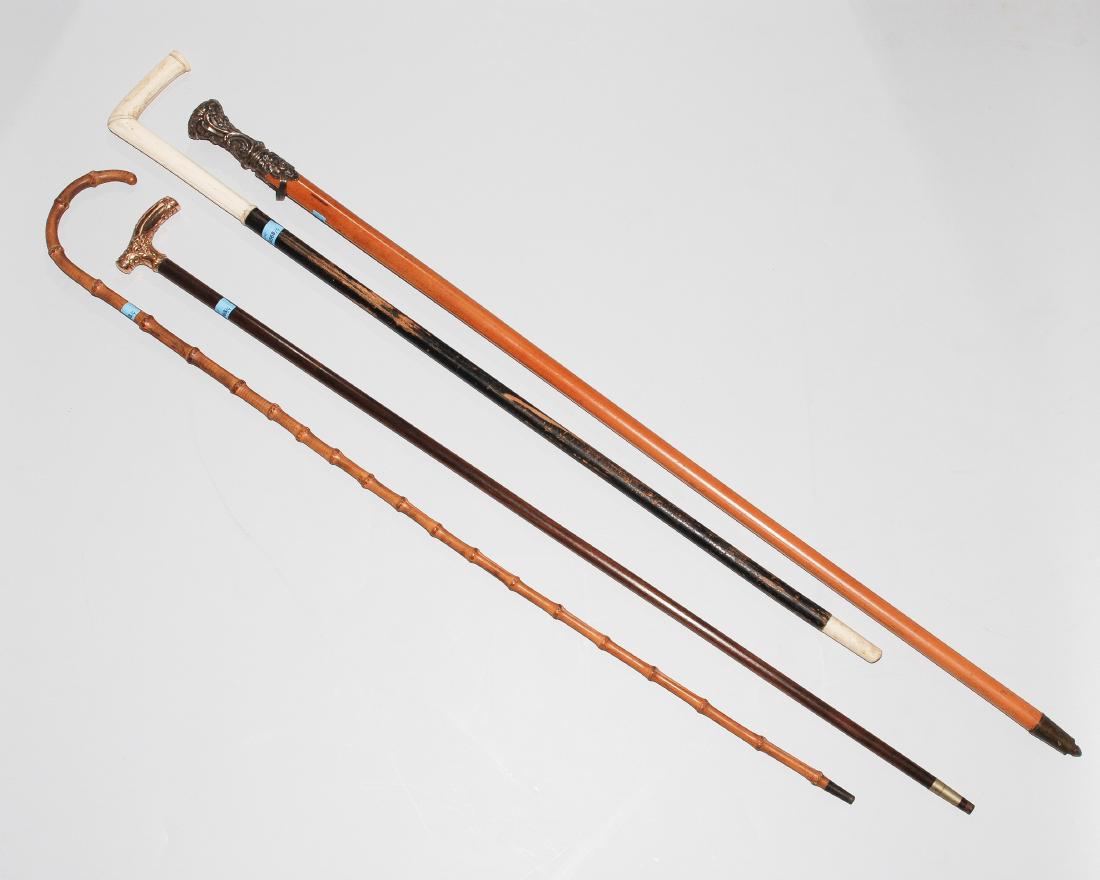 Lot: 4 Spazierstöcke 19./20.Jh. Diverse Ausführungen. (1 of 1)