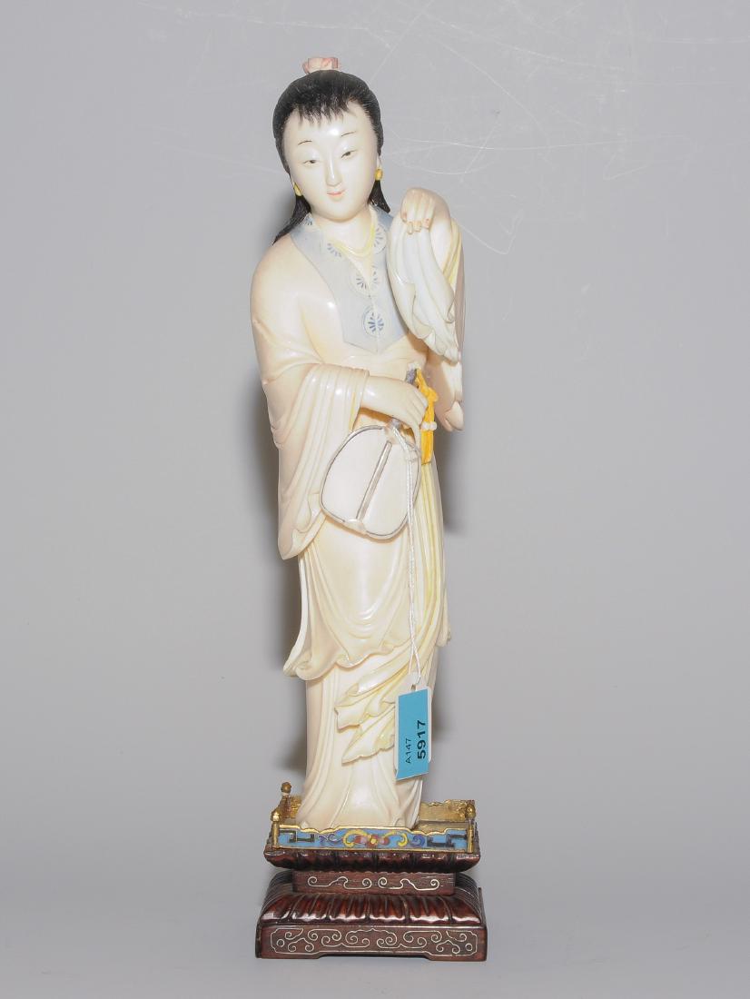 Elfenbeinfigur China, 20.Jh. Elfenbein, tlw. gefärbt. (1 of 1)
