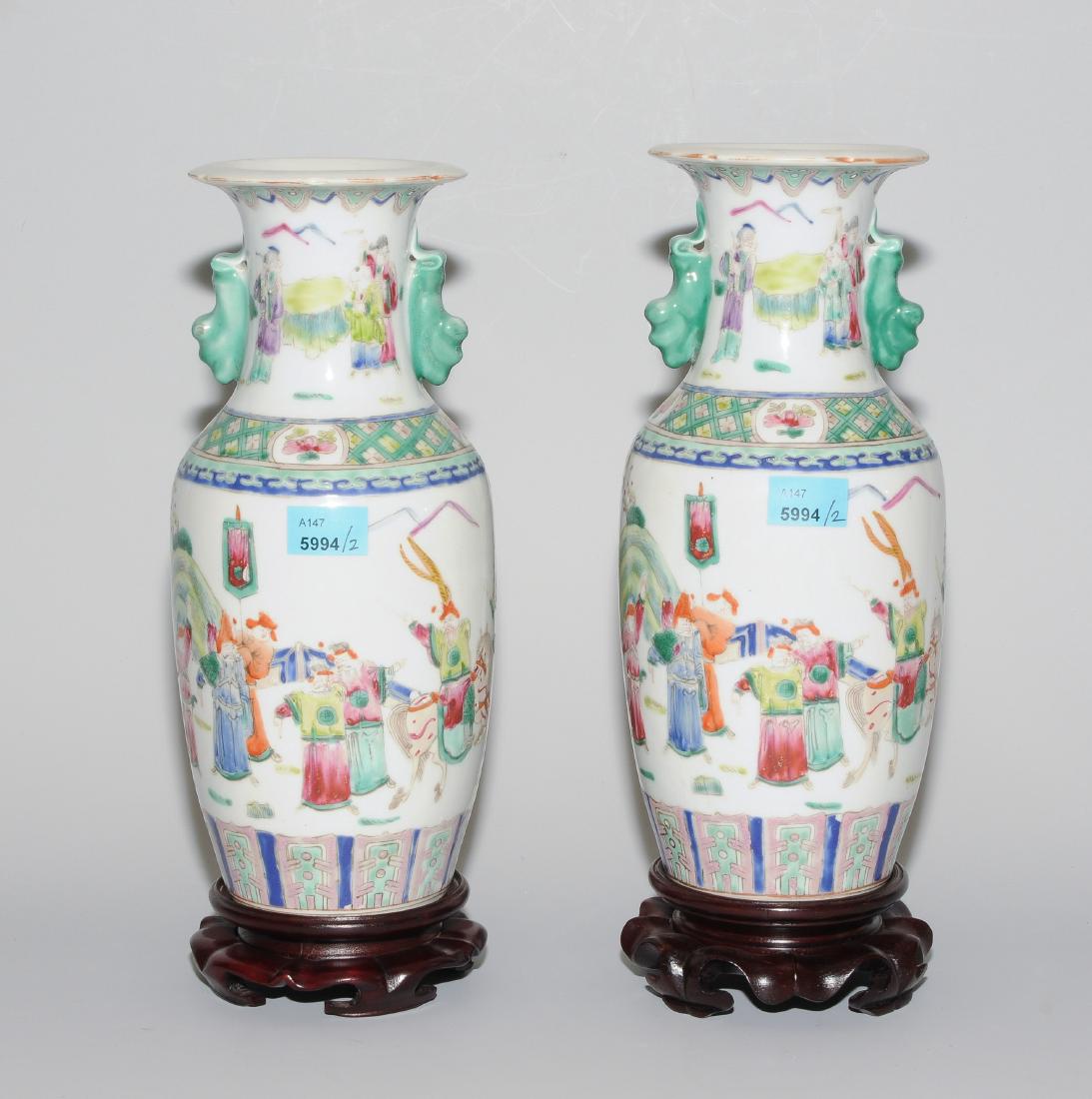 1 Paar Vasen China, 20.Jh. Porzellan. Balusterform mit (1 of 1)