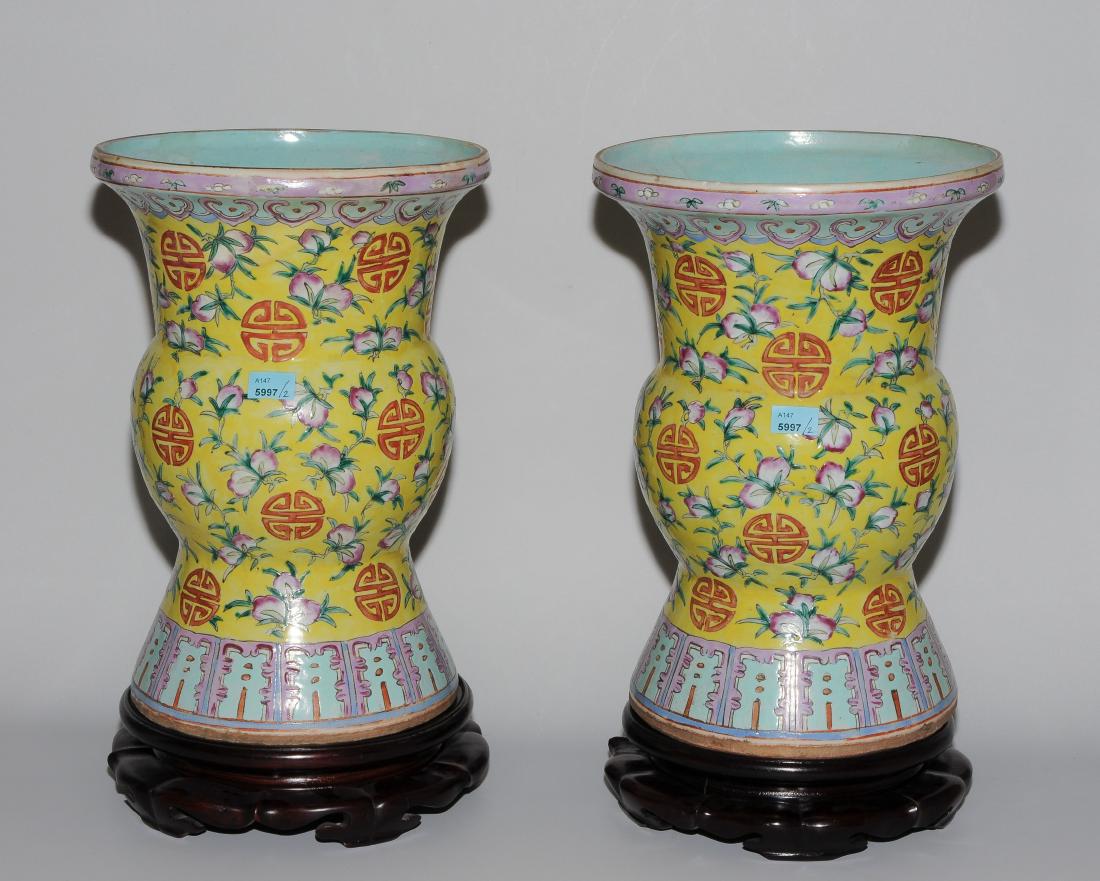 1 Paar Vasen China, 20.Jh. Porzellan. Polychromer (1 of 1)