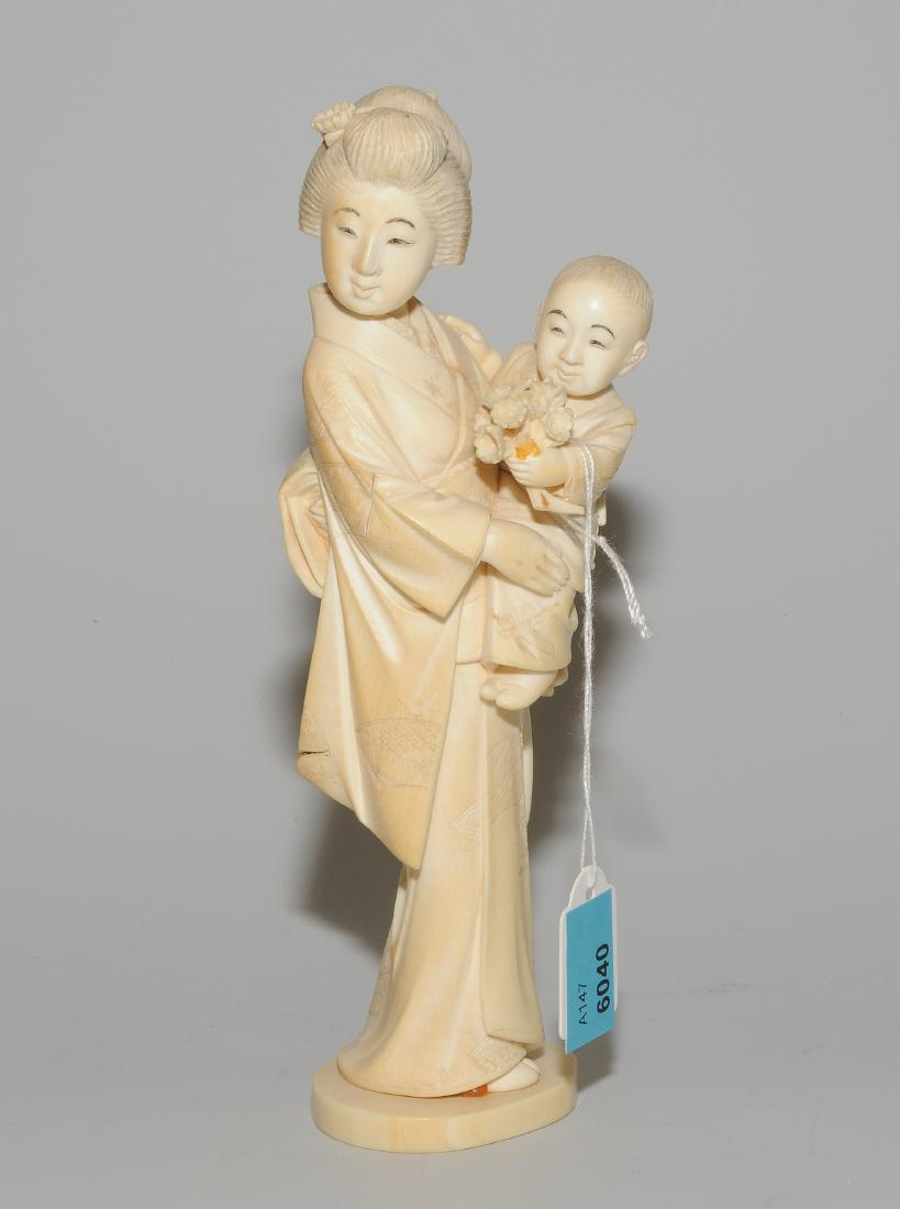 Elfenbeinfigur Japan, 1.Hälfte 20.Jh. Elfenbein. Frau (1 of 1)