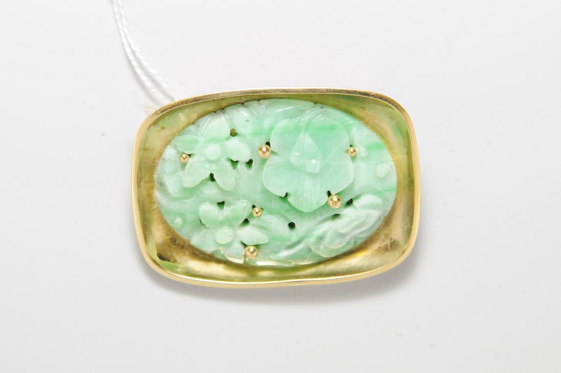 Jadeit-Brosche 750 Gelbgold. Jadeschnitzerei 25x35 mm, (1 of 1)