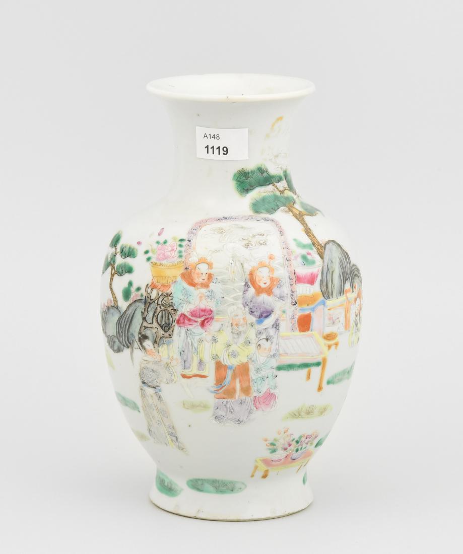 Vase China, 20.Jh. Porzellan. Balusterform. Polychrome (1 of 1)