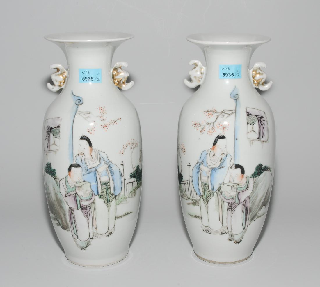 1 Paar Vasen China, 20.Jh. Porzellan. Balusterform mit (1 of 1)