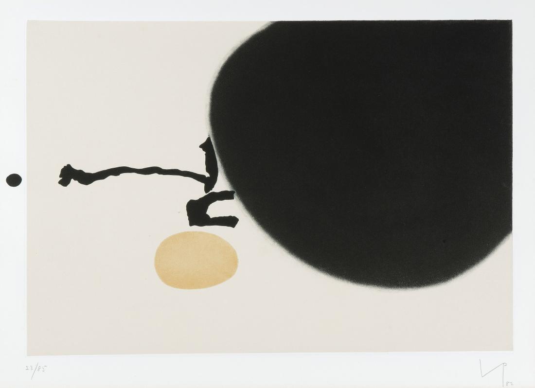 Pasmore, Victor (Chelsham 1908–1998 Valletta) Ohne: Pasmore, Victor (Chelsham 1908–1998 Valletta) Ohne Titel. 1982. Farbaquatintaradierung. 23/85. Unten rechts in Bleistift monogrammiert und datiert. Blattgrösse 29,3x42,7 auf Rückpapier 50x70,2 cm.