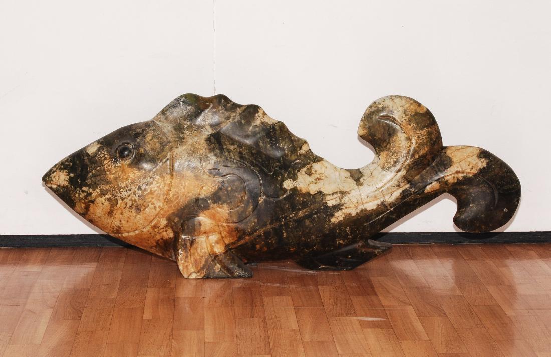 1 Paar Gartenfiguren 20.Jh. Grün-weisser Stein. Fische. (1 of 2)