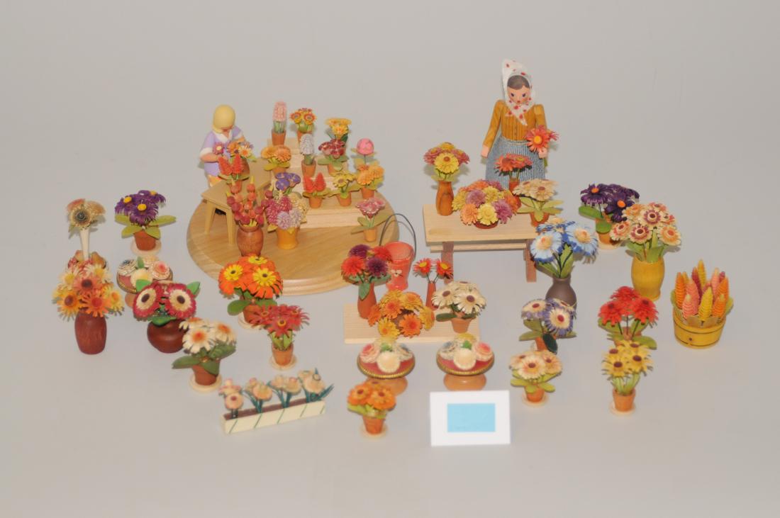 Erzgebirge Blumenverkäuferin Seiffen, Mitte 20.Jh. (1 of 1)