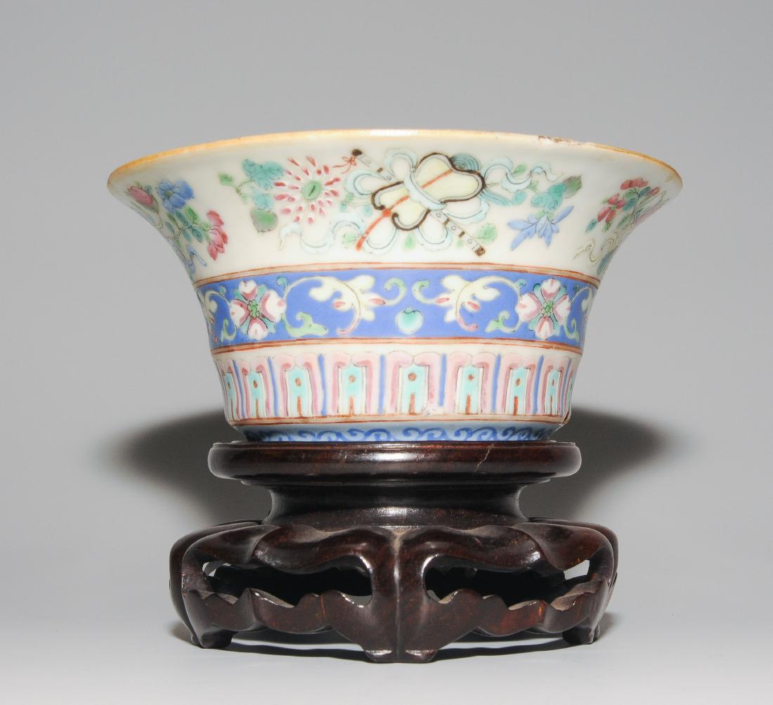 Kleine Schale China, Ende 19.Jh. Porzellan. Famille (1 of 1)