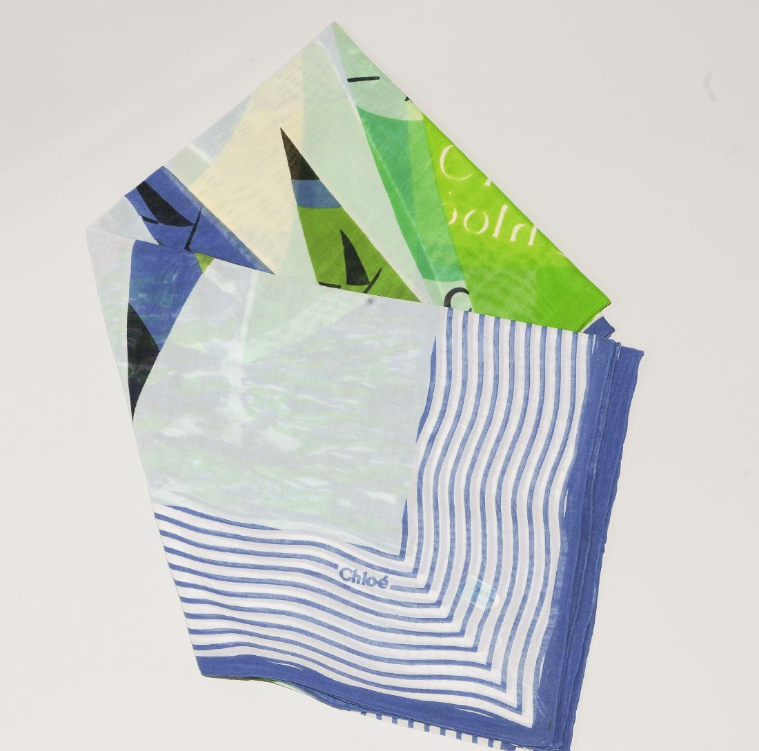 Chloé, grosser Schal Baumwolle. In Weiss und Blau.: Chloé, grosser Schal Baumwolle. In Weiss und Blau. Segelmotive. 135x135 cm. Guter Zustand.