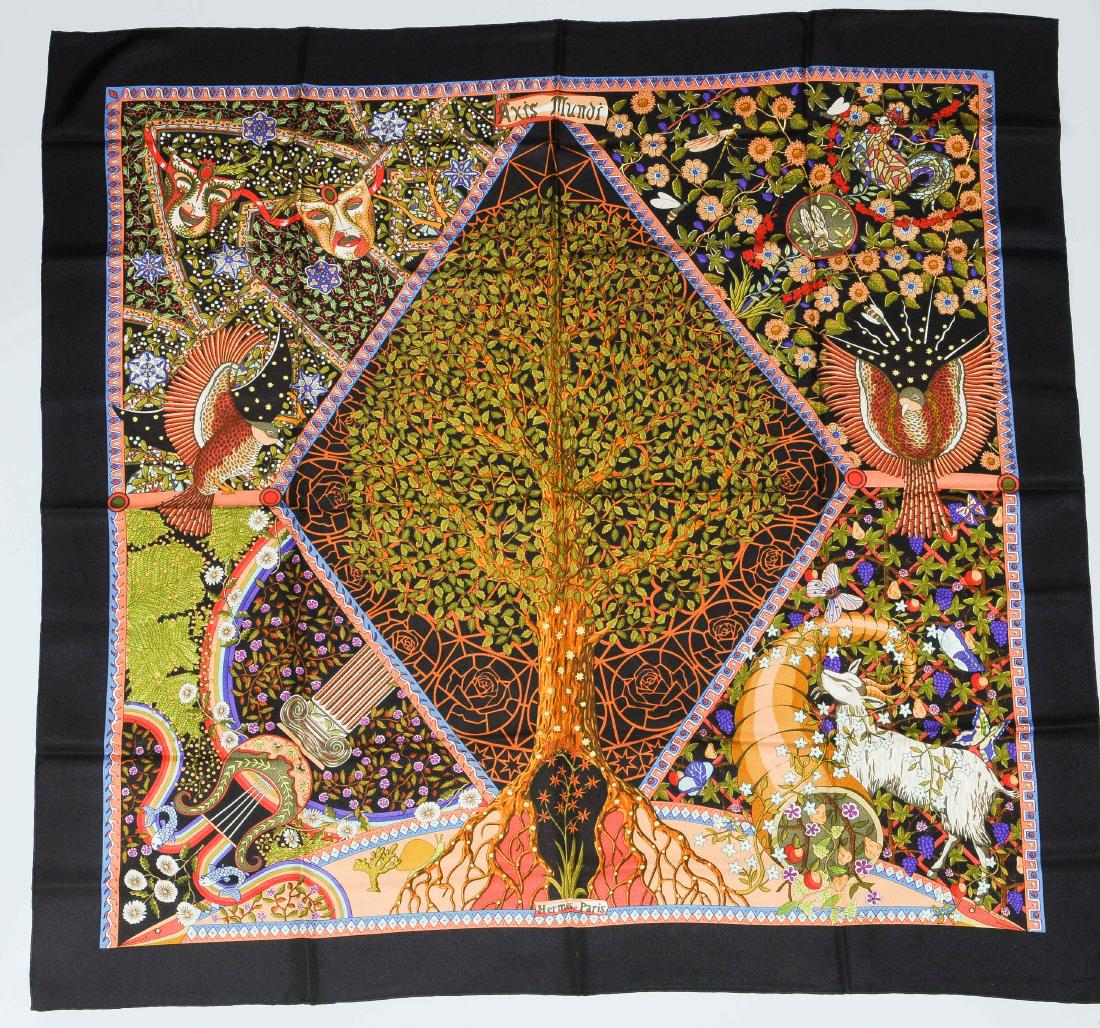 Hermès, Carré "Axis Mundis" Seide. In Schwarz. 90x90: Hermès, Carré "Axis Mundis" Seide. In Schwarz. 90x90 cm. Sehr guter Zustand.