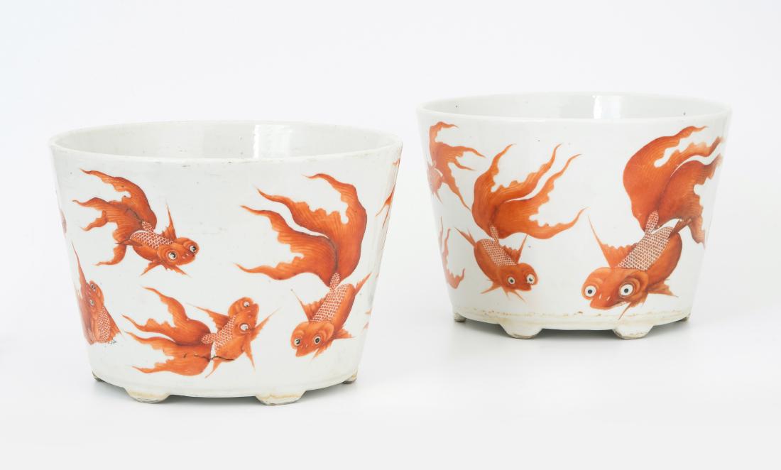 1 Paar Cachepots China, späte Qing-Dynastie. Porzellan. (1 of 13)