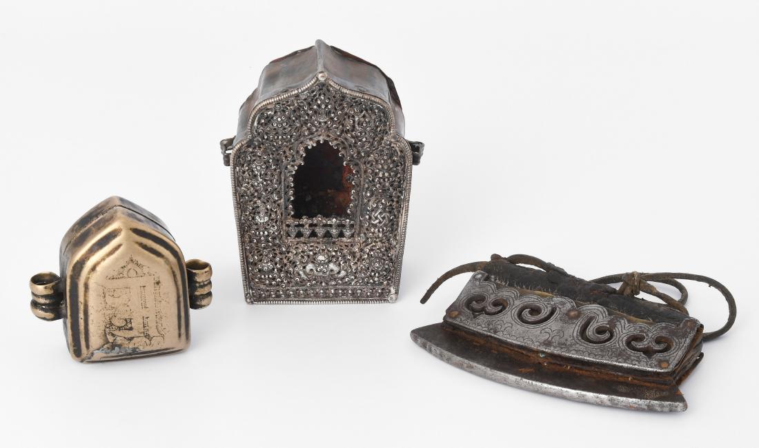 2 G’au und ein Feuereisen Tibet. Metall. Silber. (1 of 1)