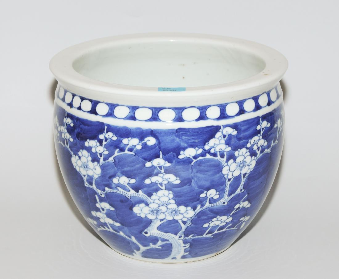 Cachepot China. Blau-Weiss-Porzellan. Wandung dekoriert (1 of 1)