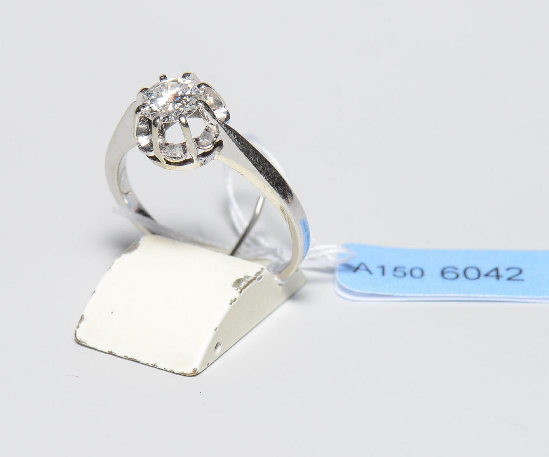 Solitaire 750 Weissgold. 1 Brillant ca. 0.50 ct: Solitaire 750 Weissgold. 1 Brillant ca. 0.50 ct G/H-vs/si. Gr. 51, 2,5 g.