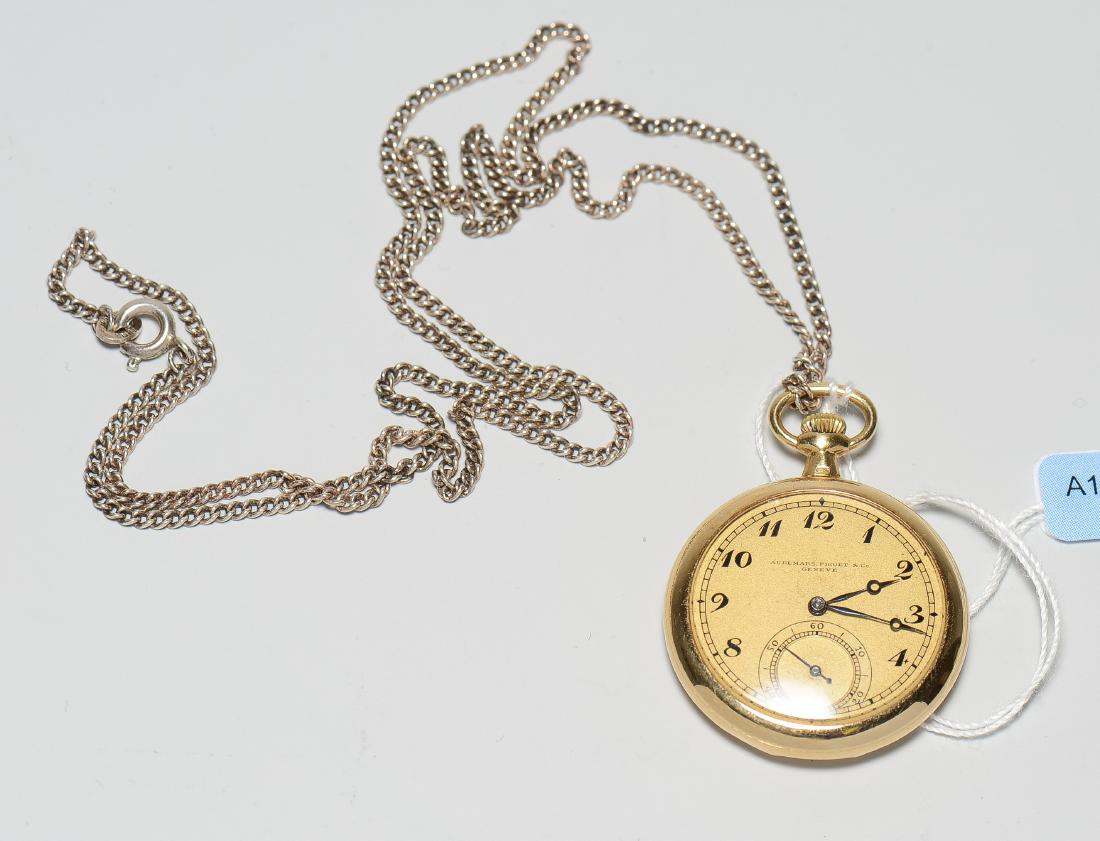 Audemars Piguet Runde, mechanische Anhängeuhr um 1930: Audemars Piguet Runde, mechanische Anhängeuhr um 1930 mit Handaufzug in 750 Gelbgoldgehäuse ca. 6 g. Boden gedrückt, Referenznummer 14718, D 21 mm. Goldfarbenes Zifferblatt mit schwarzen, arabische