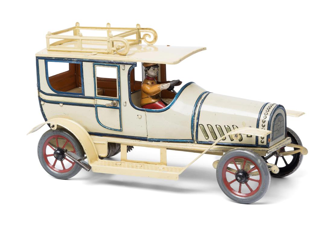Hans Eberl-Limousine Deutschland, um 1910/20. Mit: Hans Eberl-Limousine Deutschland, um 1910/20. Mit Firmensignet. Bezeichnet: ~qEbo Motor~q und ~qMade in Germany D.R.G.M.~q. Blech, farbig lithographiert. Crème/blaue Limousine mit Fahrer und Gepäckt