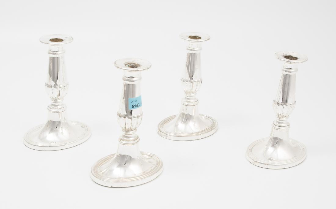 Lot: 4 Kerzenstöcke Um 1900. Versilbert. Ovaler (1 of 1)