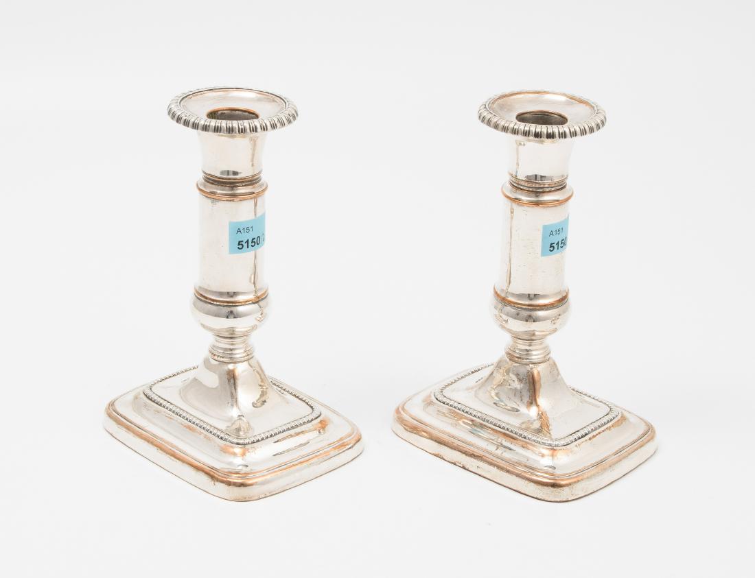 1 Paar Kerzenstöcke Englisch, um 1900. Versilbert. (1 of 1)