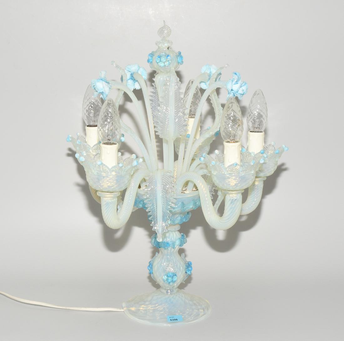 Tischlampe Murano, 20.Jh. Opalglas mit Reliefdekor. (1 of 1)