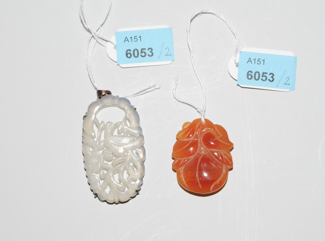 2 Anhänger China, 20.Jh. Zwei Achat-Anhänger, eines (1 of 1)