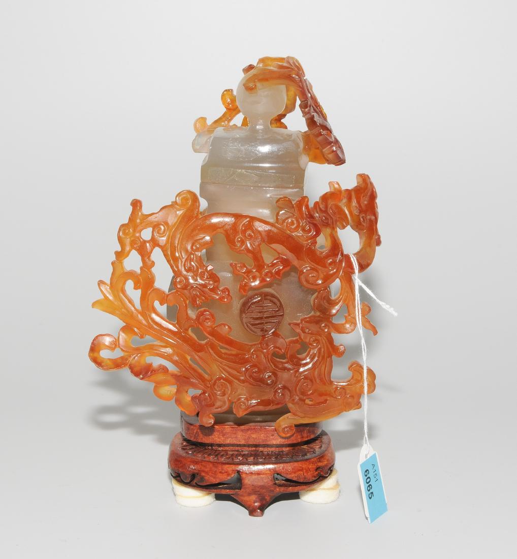 Zierdeckelvase China, 20.Jh. Achat. Grau-milchiger (1 of 1)