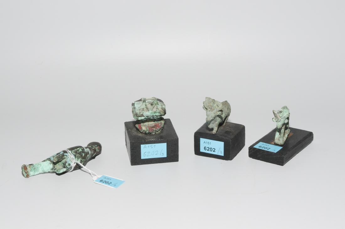 Zwei Apis-Stiere und ein Horus Aegypten, Spätzeit, (1 of 1)