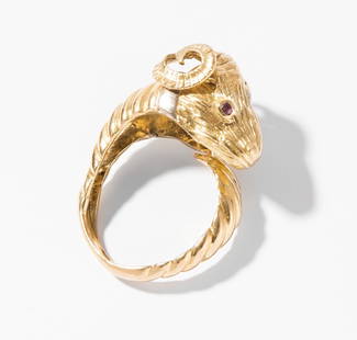 Ilias Lalaounis Rubin-Diamant-Ring: 750 Gelbgold. Widderkopf mit Diamantrose und Rubinaugen. Gr. 62, 11,9 g.