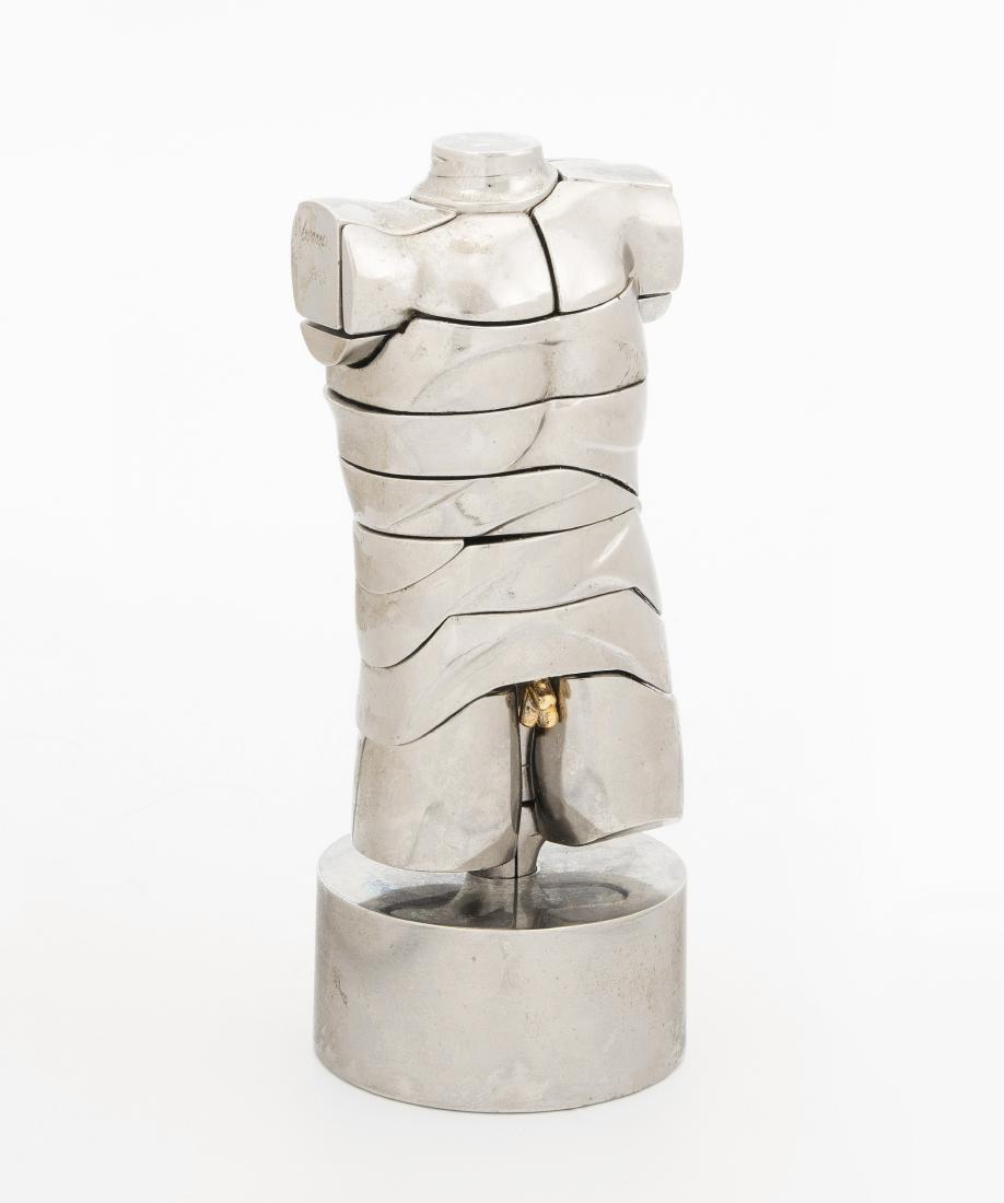 Berrocal, Miguel Ortiz: (Algaidas 1933–2006 Antequera) "David". Chromstahl. Nummeriert: "4869". Auf der Schulter signiert. H 14 cm. -Patina. Wenige oberflächliche Kratzer.