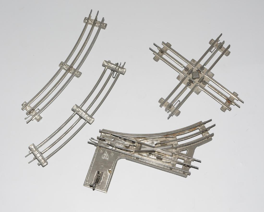 Lot: Modelleisenbahn-Schienen: Grosser Posten Schienenmaterial u.a. Märklin. Geraden, Kurven und Weichen. L 26–40 cm. - Alters- und Gebrauchsspuren.