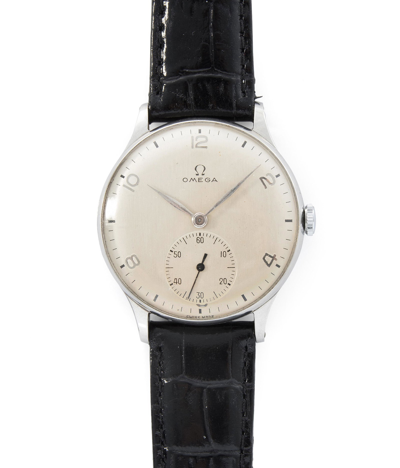 Omega: Runde, mechanische Armbanduhr 1954 mit Handaufzug in Edelstahlgehäuse. Boden gedrückt, Werknummer 14299841, Gehäusenummer 14923059, D 35 mm. Silberfarbenes Zifferblatt mit Patina, arabische Stunden