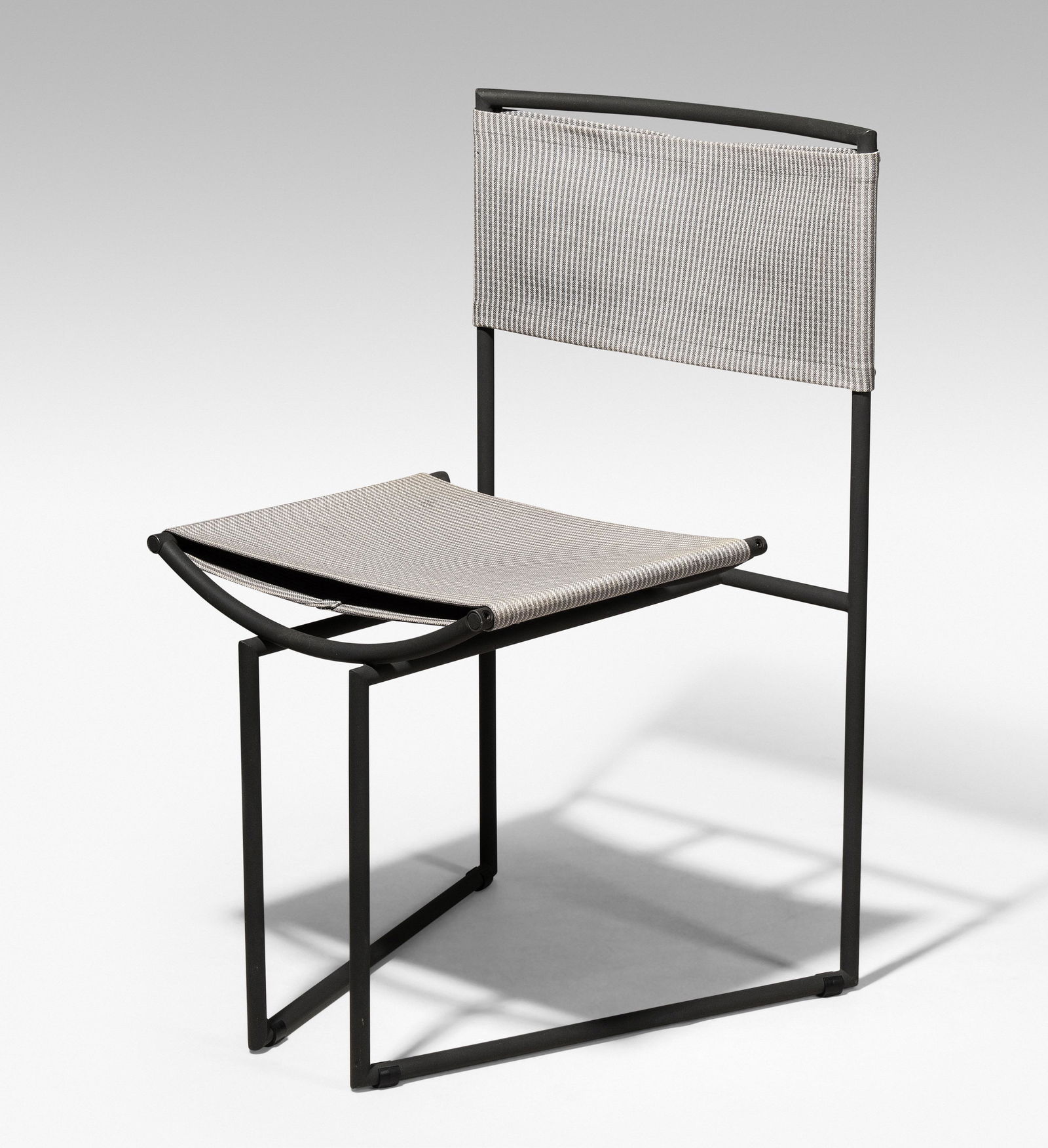 Mario Botta, Stuhl "Botta 91": Entwurf von 1991. Nummer 71 der in einer Auflage von 700 StÃ¼ck hergestellten und nummerierten Exemplare fÃ¼r die Festzeltbestuhlung der 700-Jahrfeier der Schweizerischen Eidgenossenschaft. Gestel