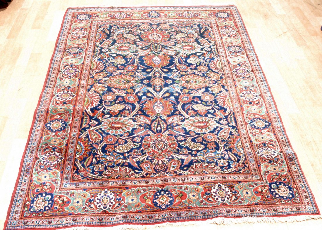 Keshan Z-Iran, um 1920. Im tiefblauen Mittelfeld: Keshan Z-Iran, um 1920. Im tiefblauen Mittelfeld florales Dekor mit diversen Blumenpalmetten und Blütenranken, die das gesamte Innenfeld verzieren. Ebenso schmücken grosse Blüten und Wellenranken d