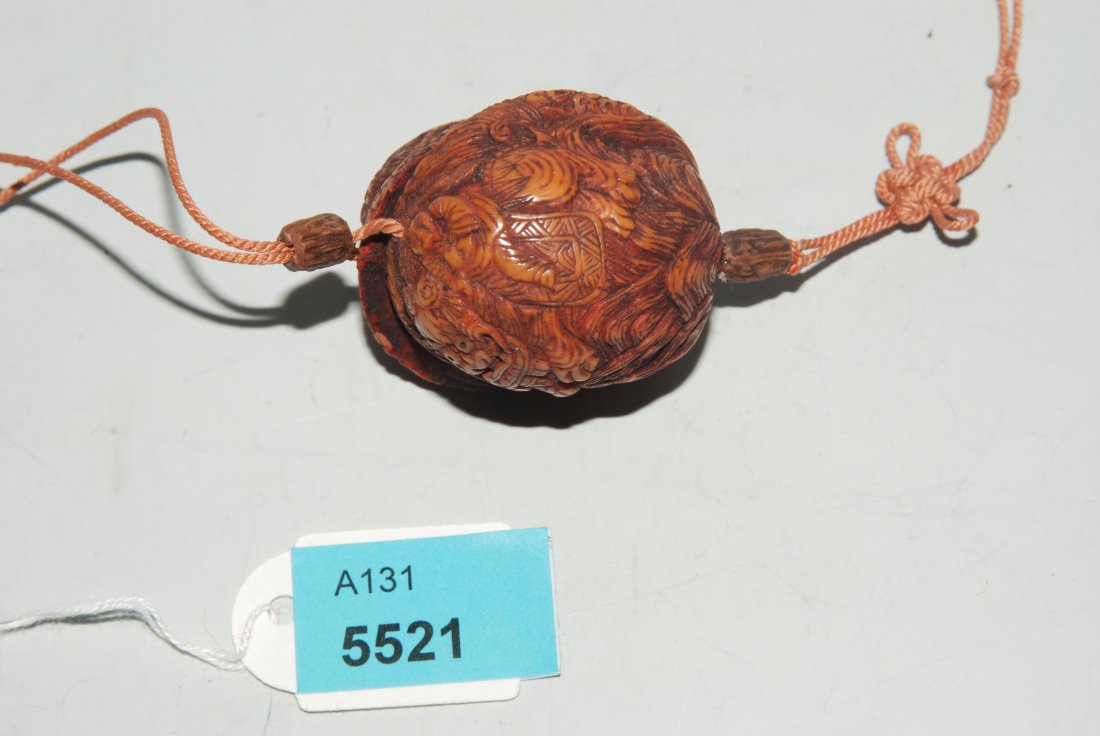 AnhÃ¤nger China. Nuss und Elfenbein. Aussenschale der (1 of 1)