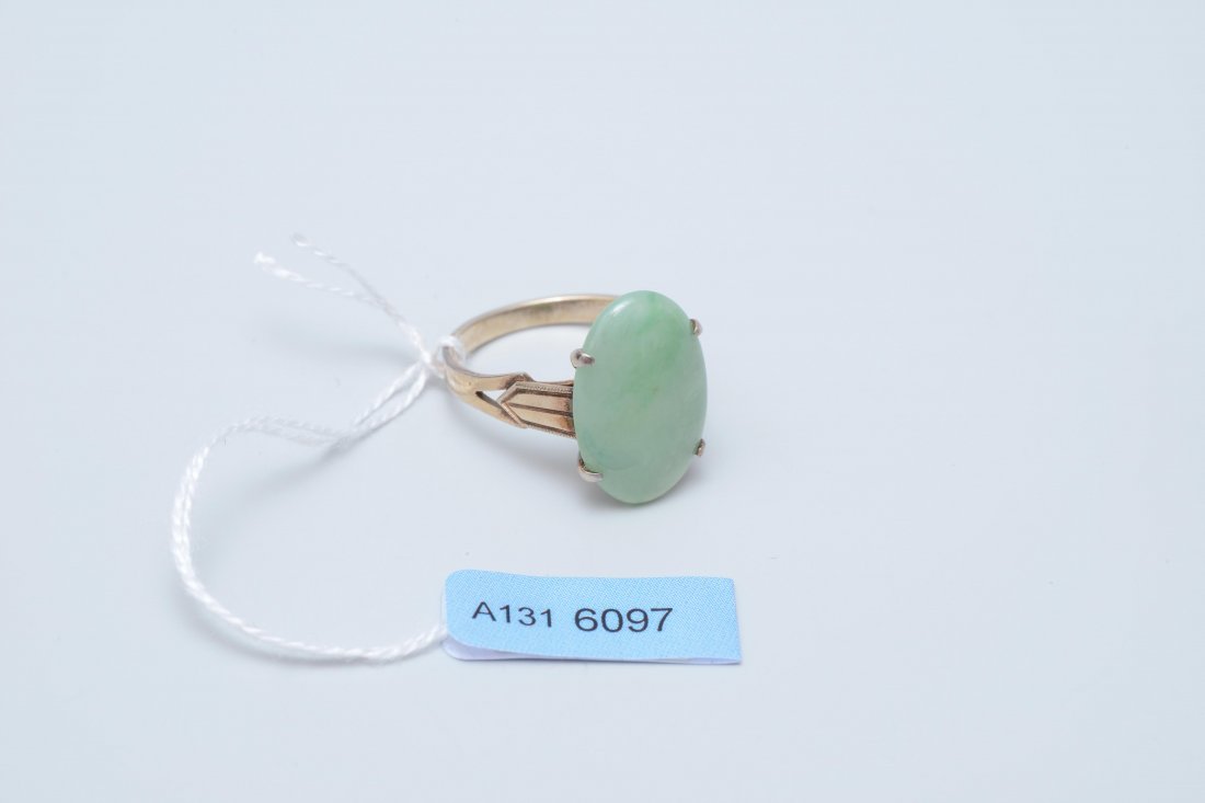 Jade-Ring Silber. 1 hellgrÃ¼ne, ovale Jadeplatte in (1 of 1)