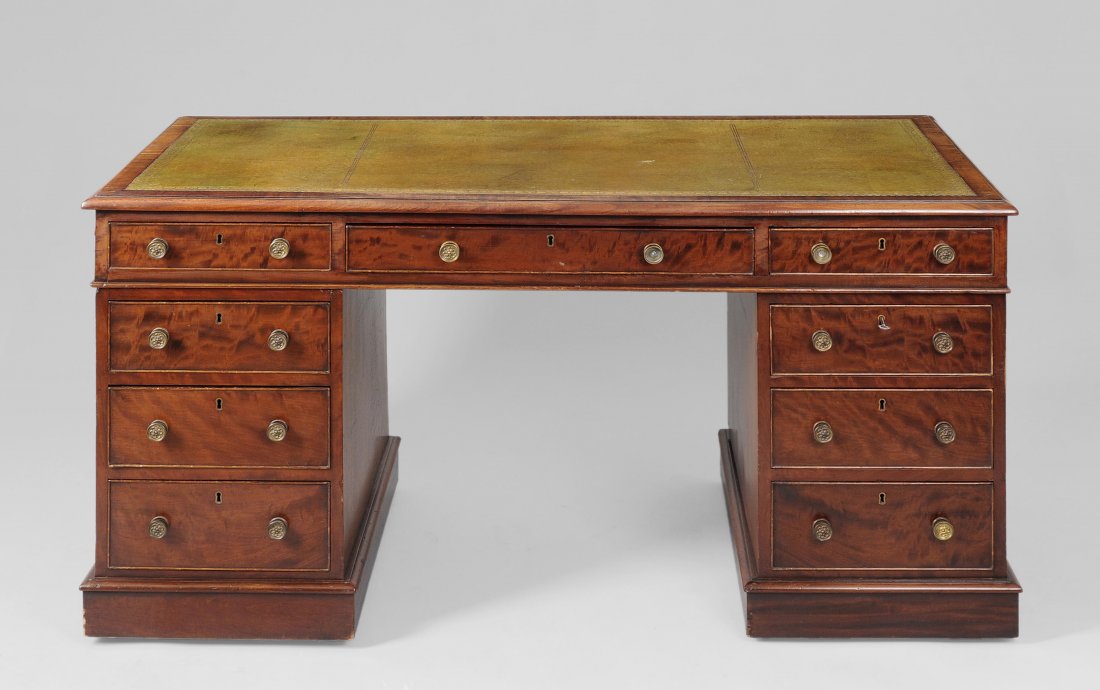 Partners Desk Regency-Stil Ende 19.Jh. England.: Partners Desk Regency-Stil Ende 19.Jh. England. Mahagoni. DreischÃ¼bige Platte auf seitlichen Postamenten mit je drei Schubladen. Schreibplatte mit grÃ¼ner Ledereinlage mit GoldprÃ¤gung versehen