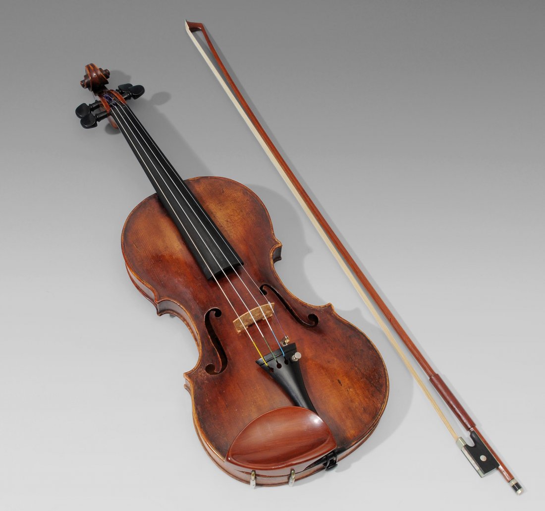 Violine SÃ¼ddeutsche Arbeit, Anfang 19.Jh. Mit Bogen: Violine SÃ¼ddeutsche Arbeit, Anfang 19.Jh. Mit Bogen (60 bis 80 Jahre alt) in Kasten. L 60 cm. - Kleine Reparaturstellen, u.a. am Hals. Altersspuren.