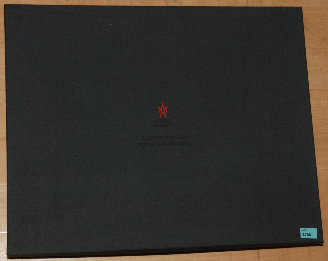 Tinguely, Jean (Fribourg 1925â€“1992 Fribourg) Edition: Tinguely, Jean (Fribourg 1925â€“1992 Fribourg) Edition "Amour Totale". 1990. Schwarz-weisse Keramikplatte. 26 N/250. Bernardaud Limoges, France. Artes Magnus. Verso bezeichnet und datiert. 31x39,