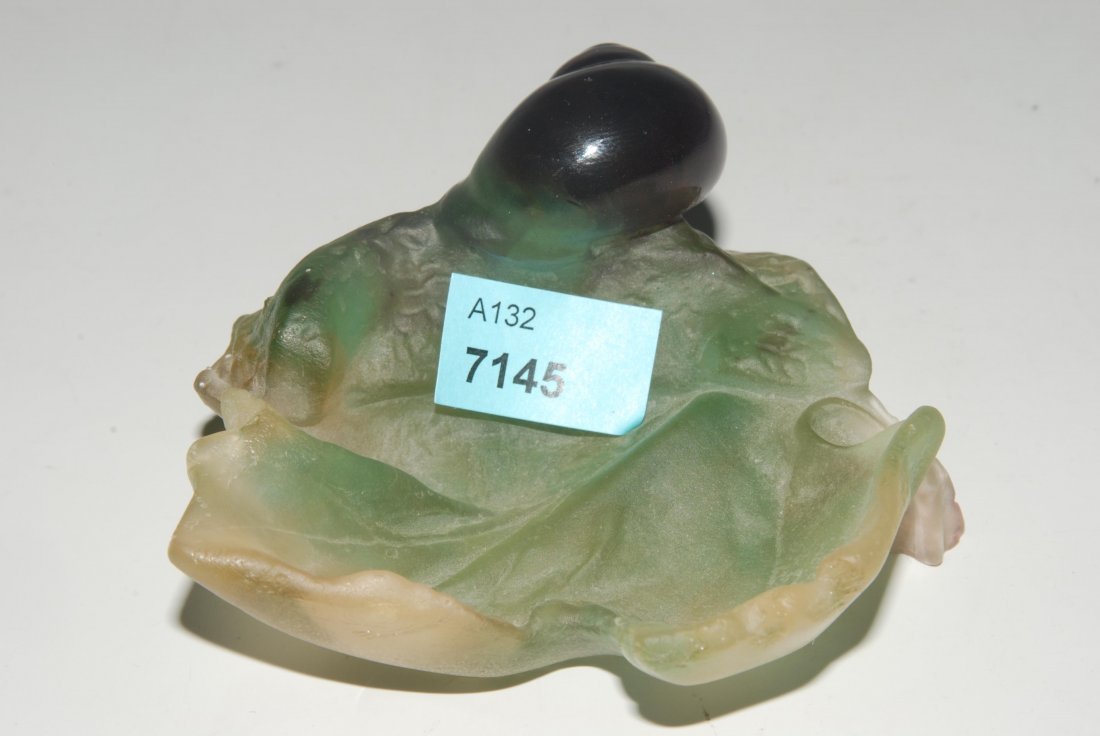 SchÃ¤lchen, Daum France GrÃ¼n-gelb-violettes: SchÃ¤lchen, Daum France GrÃ¼n-gelb-violettes PÃ¢te-de-verre, blattfÃ¶rmig mit Schnecke. H 4 cm.