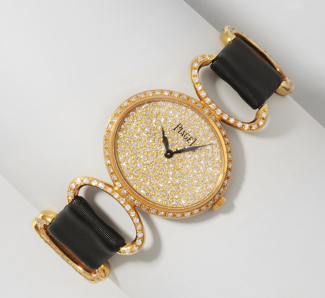 Piaget Diamant-Damenarmbanduhr 750 Gelbgold. Ref. 9802: Piaget Diamant-Damenarmbanduhr 750 Gelbgold. Ref. 9802 DB. Mechanischer Handaufzug. GehÃ¤use in Ellipsenform mit DiamantlÃ¼nette- und Zifferblatt. Schwarzes Satinband mit 6 integrierten diamantbes