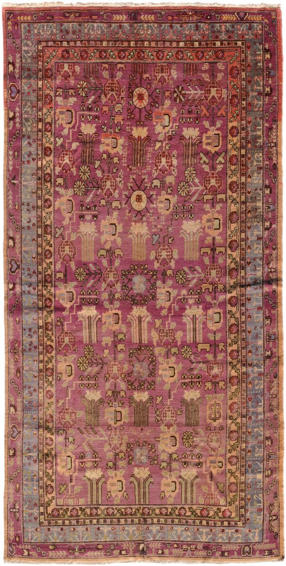 Khotan O-Turkestan, um 1940. Im seltenen violetten: Khotan O-Turkestan, um 1940. Im seltenen violetten Mittelfeld sind stark geometrische Blumen, BlÃ¼ten, Zweige und weitere Khotan-Elemente flÃ¤chendeckend angebracht. Elegante hellblaue, mit Zweige