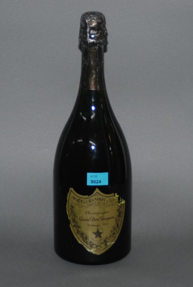 Champagner Dom Perignon. Vintage 1975. 1 Flasche.: Champagner Dom Perignon. Vintage 1975. 1 Flasche. Etikette leicht verrissen.