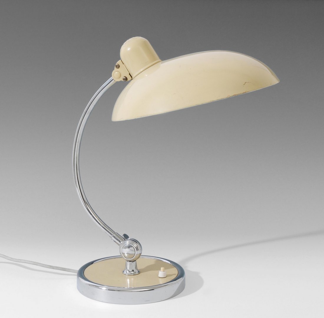 Dell, Christian (1893â€“1974) Tischleuchte Luxury Idell: Dell, Christian (1893â€“1974) Tischleuchte Luxury Idell 6631. Entwurf 1933. Hersteller Kaiser Idell. Konstruktion aus verchromtem und lackiertem Metall. Altersbedingte Gebrauchsspuren. Funktionsf