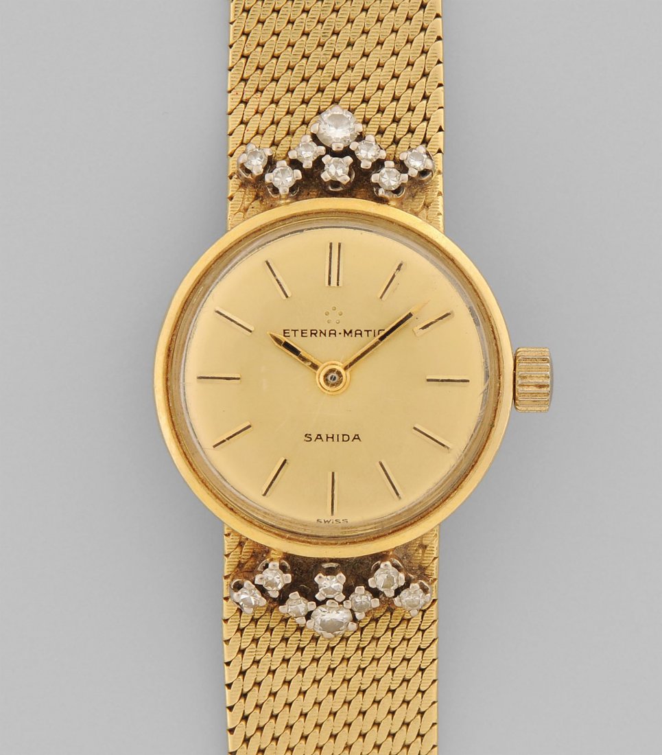 Eterna Sahida Runde, mechanische Damenarmbanduhr in 750: Eterna Sahida Runde, mechanische Damenarmbanduhr in 750 GelbgoldgehÃ¤use ca. 24 g. Besetzt mit je 8 Brillanten bei 6 und 12 Uhr zusammen ca. 0,40 ct. Boden gedrÃ¼ckt, GehÃ¤usenummer 6126245, D 2