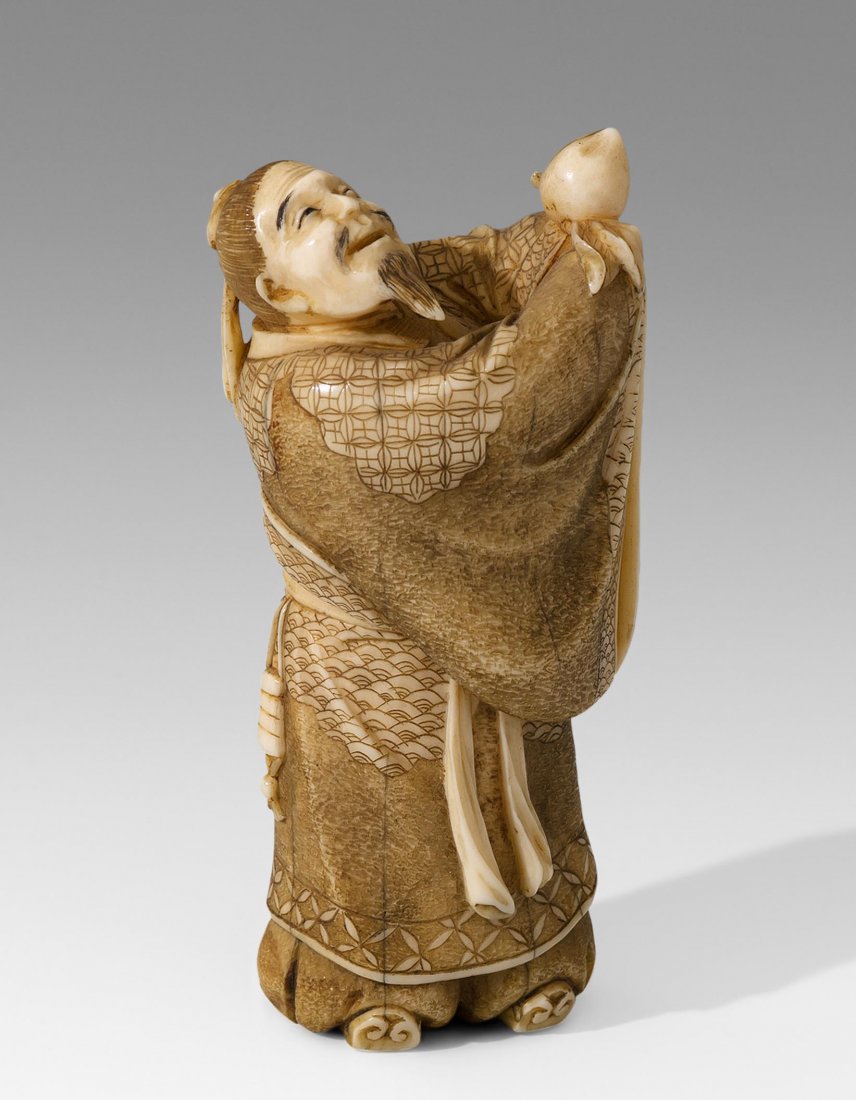 Kleine Figur Japan, 20.Jh. Elfenbein. Signiert Hôgyoku.: Kleine Figur Japan, 20.Jh. Elfenbein. Signiert Hôgyoku. Mann mit Pfirsich. H 8 cm.