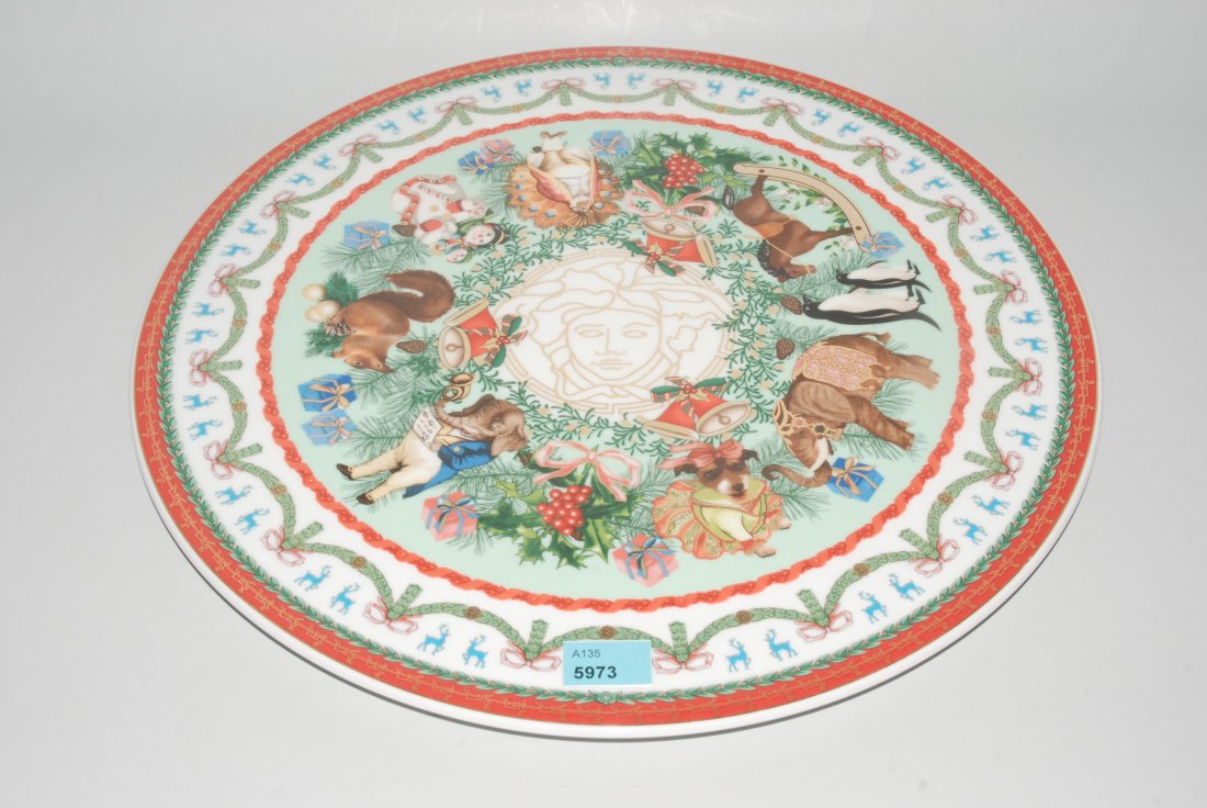 Versace, Tortenplatte Aus der Serie "Merry Christmas",: Versace, Tortenplatte Aus der Serie "Merry Christmas", 2011. Rosenthal Porzellan. Mit Weihnachtsdekor. In Originalschachtel. D 33 cm. Neuwertig.