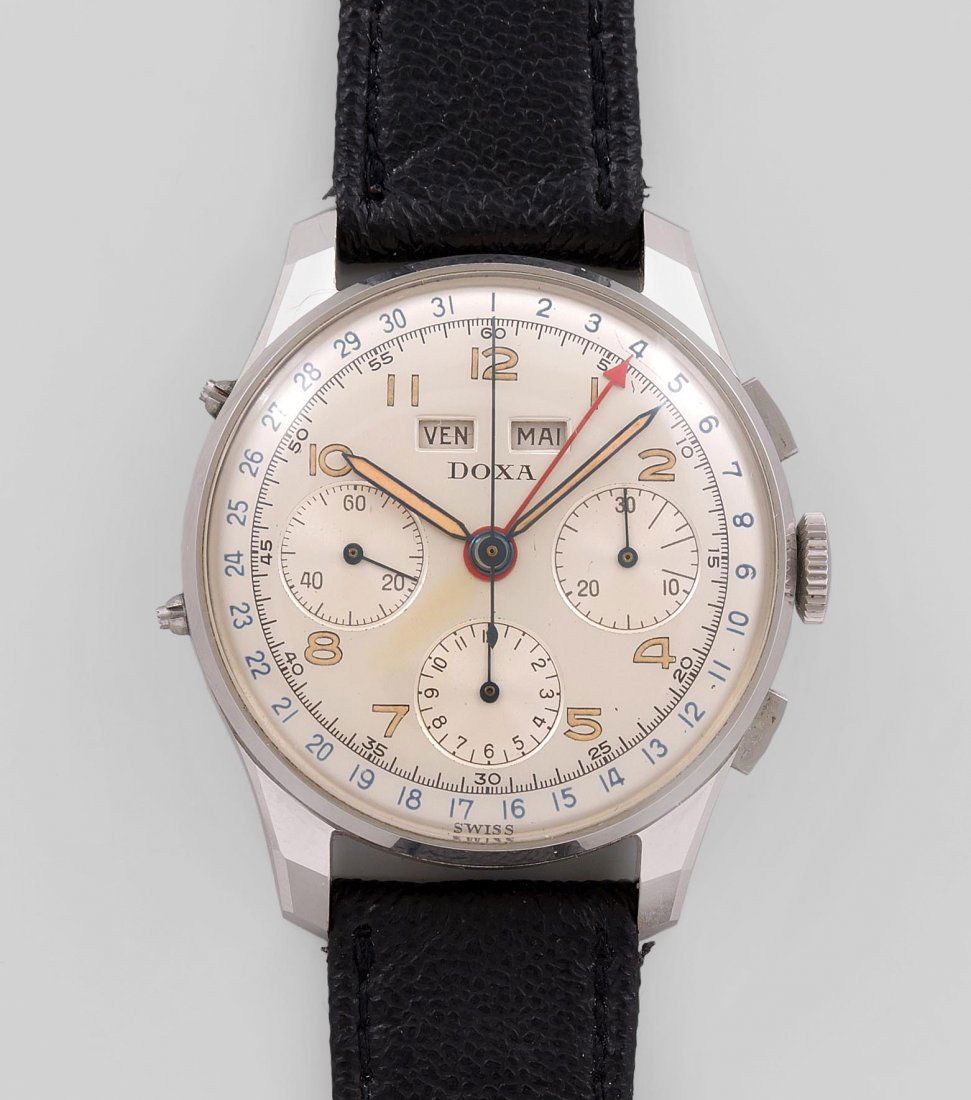 Doxa Runder, mechanischer Herrenchronograph mit: Doxa Runder, mechanischer Herrenchronograph mit Vollkalender in Stahlgehäuse. Boden gedrückt, Kaliber 720, Gehäusenummer 4861343, D 35 mm. Silberfarbenes Zifferblatt mit leichter Patina und goldfar