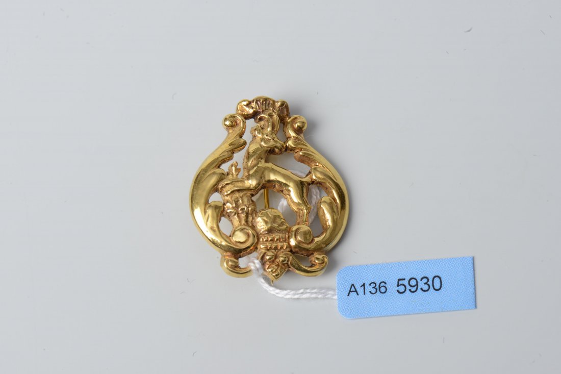 Jagd-Brosche 750 Gelbgold. Jagdmotiv mit 1 Gämse am (1 of 1)
