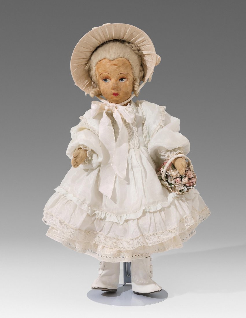 Lenci-Rokoko-Puppe Italien, 1930er Jahre. Drehkopf aus: Lenci-Rokoko-Puppe Italien, 1930er Jahre. Drehkopf aus Filz, bemalt. Blaue Augen und rote Lippen. Weisse Mohairperücke mit gepuderter Frisur. Stoffkörper mit Armen aus Filz. Weisses Stoffkleid und S
