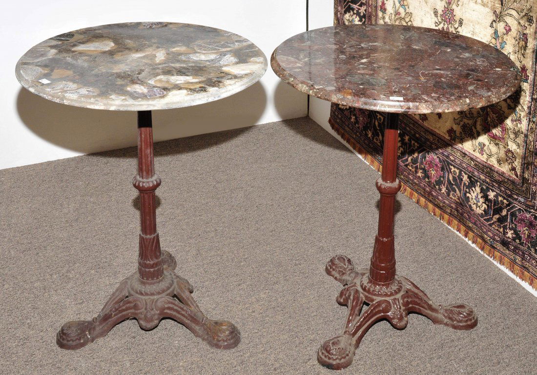 2 Bistrotische 20.Jh. Gusseisen. Runde Steinplatte über (1 of 1)